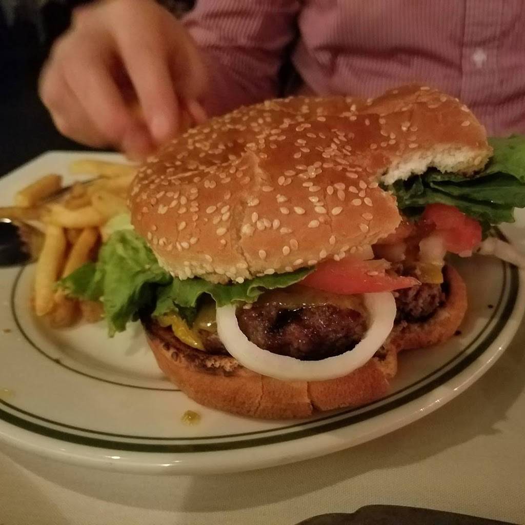 Tee-Off Restaurant and Lounge | restaurant | 3627 State St, Santa Barbara, CA 93105, USA | 8056871616 OR +1 805-687-1616