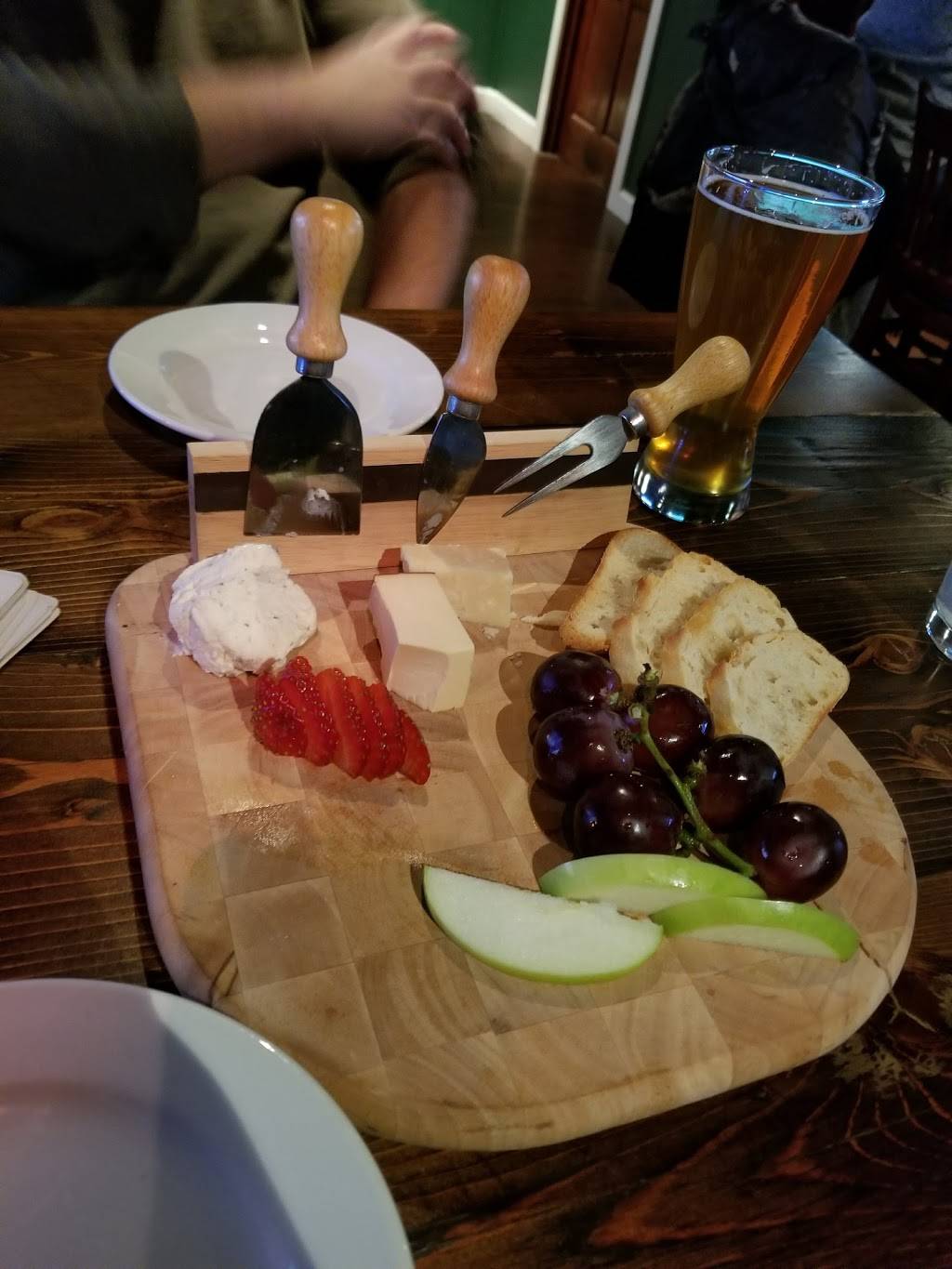 The Creek Restaurant & Bar | restaurant | 4 W Cross St, Croton Falls, NY 10519, USA | 9142760437 OR +1 914-276-0437