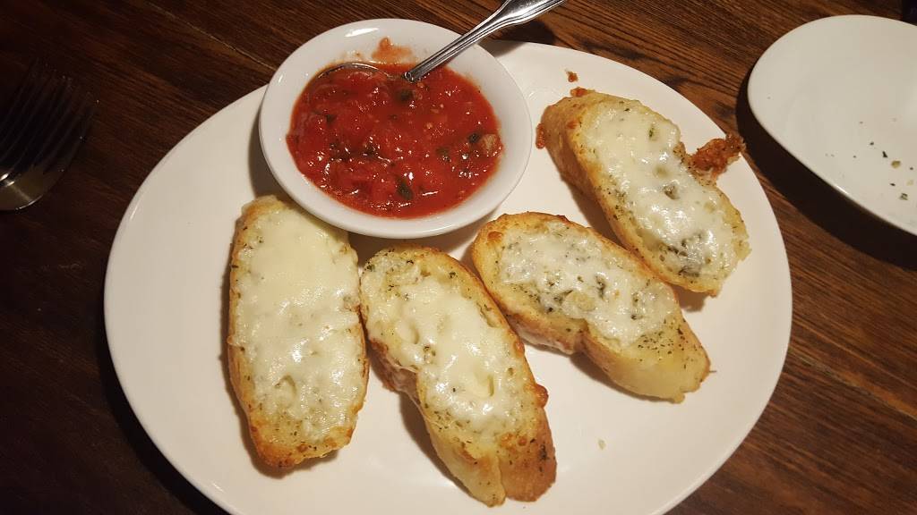 Joe Bologna Trattoria | restaurant | 2135 17 Mile Rd, Sterling Heights, MI 48310, USA | 5869395700 OR +1 586-939-5700