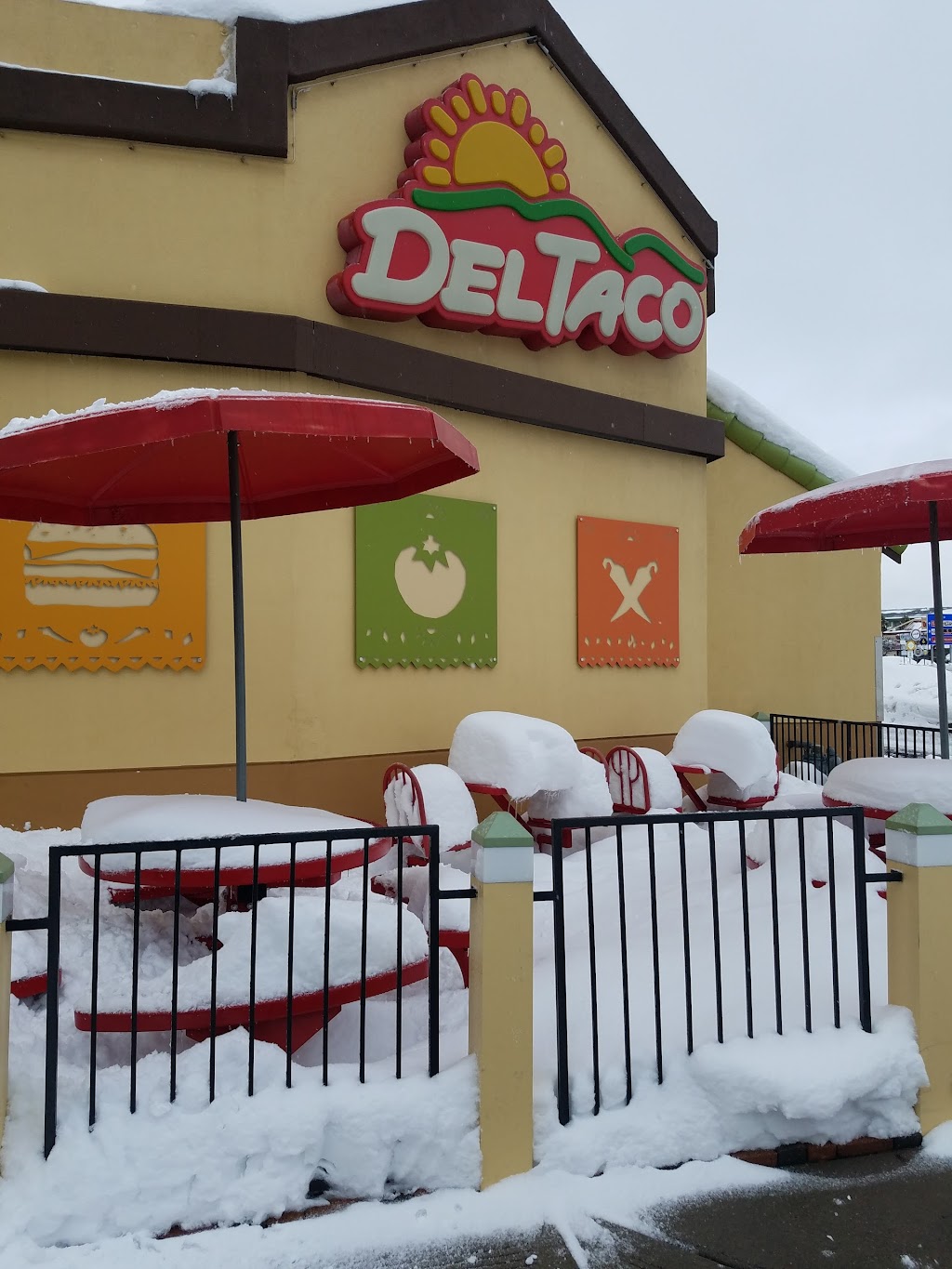 Del Taco | meal takeaway | 2201 S Milton Rd, Flagstaff, AZ 86001, USA | 9282269186 OR +1 928-226-9186