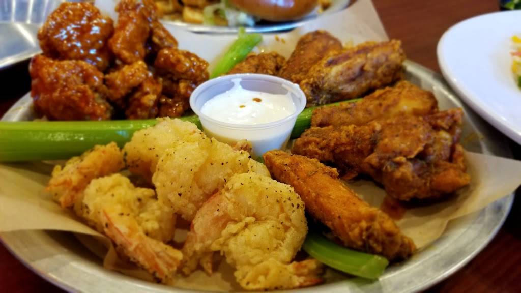 Hooters | restaurant | 600 N 1st St, Burbank, CA 91502, USA | 8188489464 OR +1 818-848-9464