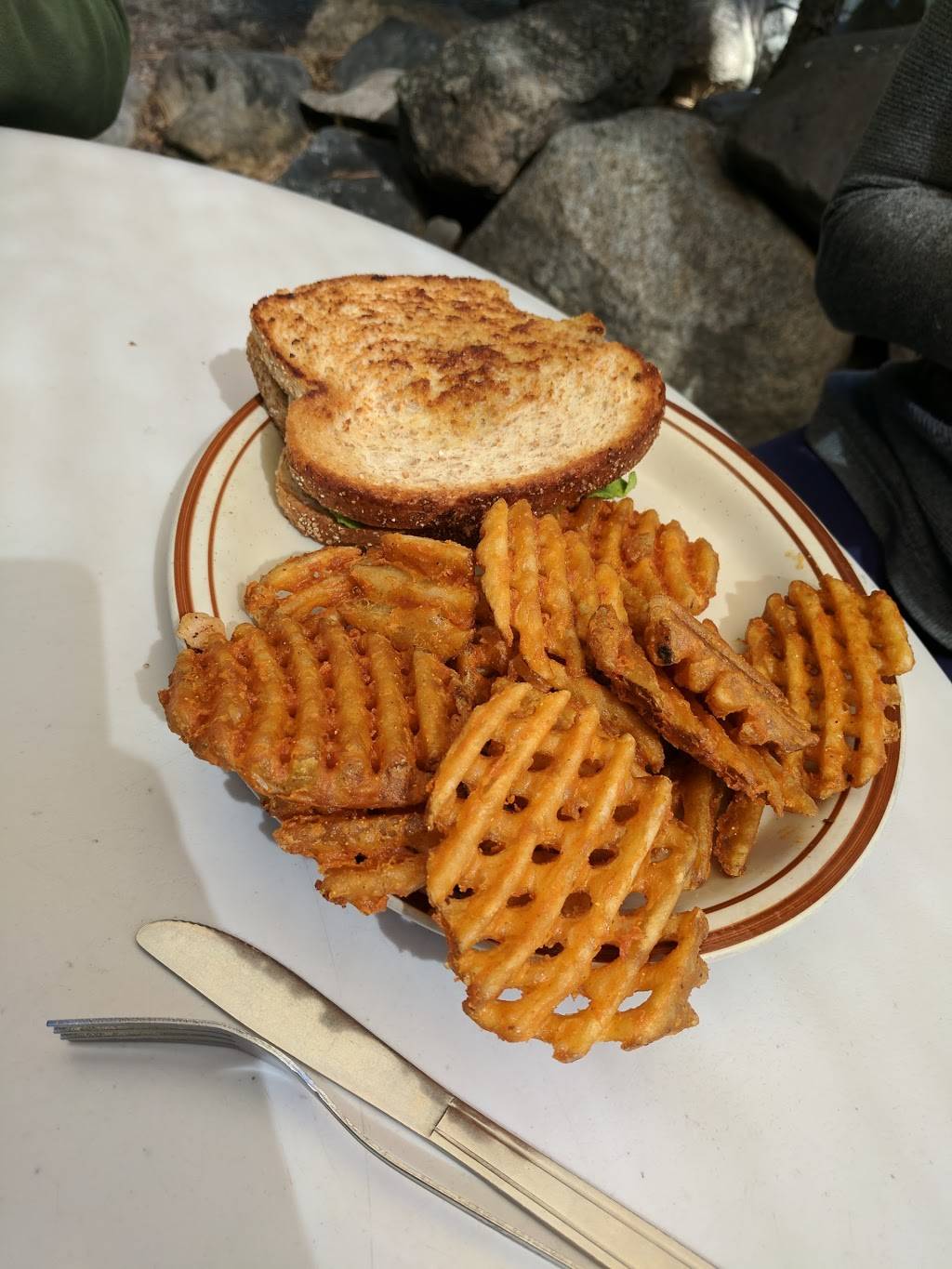 Crosbys Tavern & Gaming | restaurant | 868 Tahoe Blvd # 4, Incline Village, NV 89451, USA | 7758331030 OR +1 775-833-1030