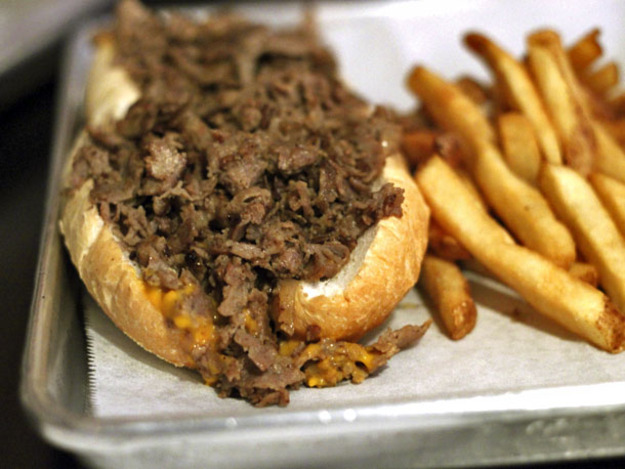 Quis Cafe | restaurant | 5501 Midlothian Turnpike, Richmond, VA 23225, USA | 8047157409 OR +1 804-715-7409