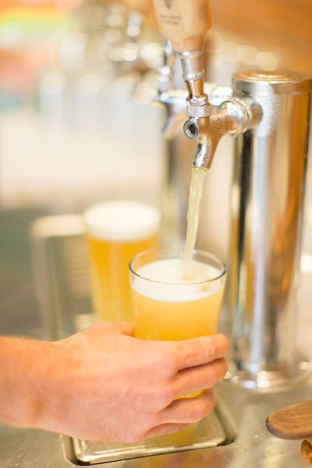 Barrow Brewing Company | restaurant | 108 Royal St, Salado, TX 76571, USA | 2549473544 OR +1 254-947-3544