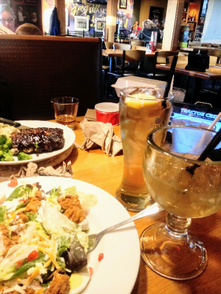 Applebees Grill + Bar | restaurant | 5940 State St, Saginaw, MI 48603, USA | 9897998965 OR +1 989-799-8965