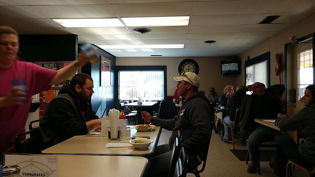 K & M Diner | restaurant | 410 S 1st St, Fairfield, IL 62837, USA | 6185167198 OR +1 618-516-7198