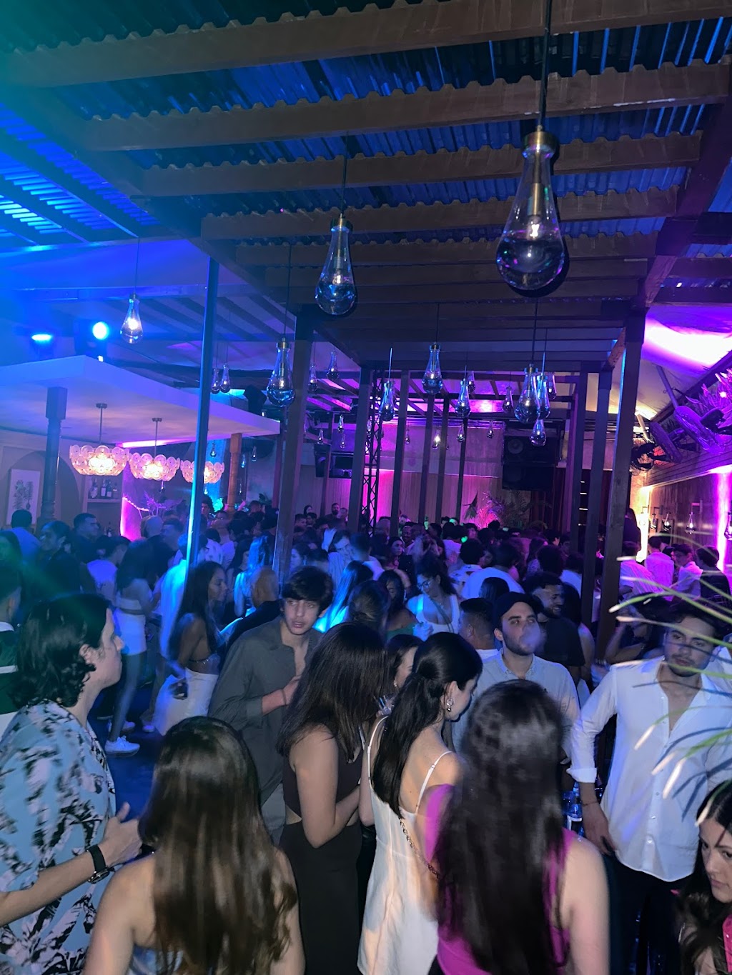 Paraiso Estereo | restaurant | 1306 N Miami Ave, Miami, FL 33136, USA | 7868091306 OR +1 786-809-1306