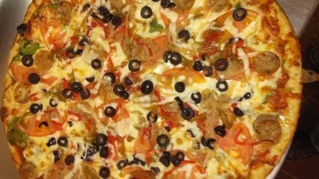 Fotinis Restaurant and Bar | restaurant | 544 Wattaquadock Hill Rd, Bolton, MA 01740, USA | 9783655757 OR +1 978-365-5757