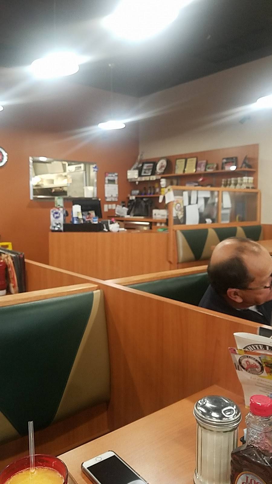 Leos Coney Island | restaurant | 5076 Highland Rd, Waterford Twp, MI 48327, USA | 2487421568 OR +1 248-742-1568