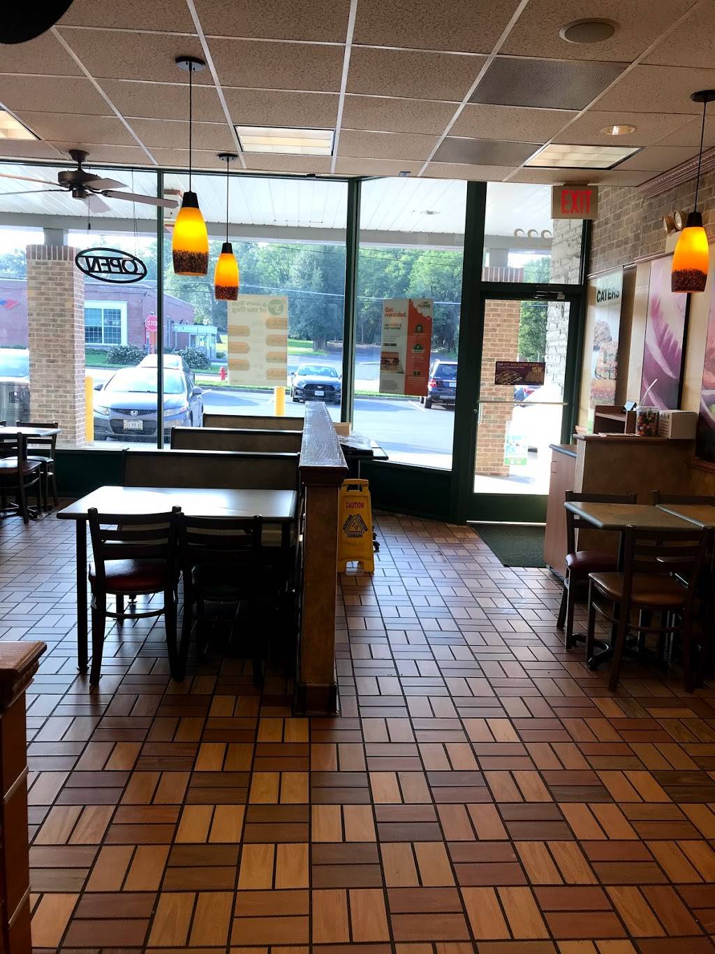 Subway Restaurants | restaurant | 222 Maple Ave W #23, Vienna, VA 22180, USA | 7032817810 OR +1 703-281-7810