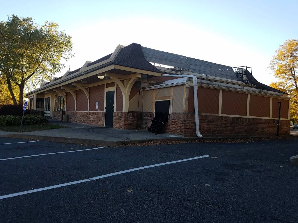 McDonalds | cafe | 18 E Main St, Canaan, CT 06018, USA | 8608245281 OR +1 860-824-5281