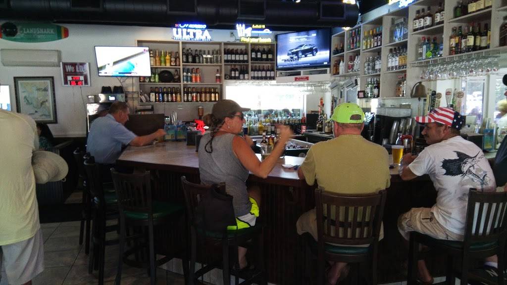 Smokin Jerrys Tiki Hut | restaurant | 15001 Gasparilla Rd, Placida, FL 33946, USA | 9416970724 OR +1 941-697-0724