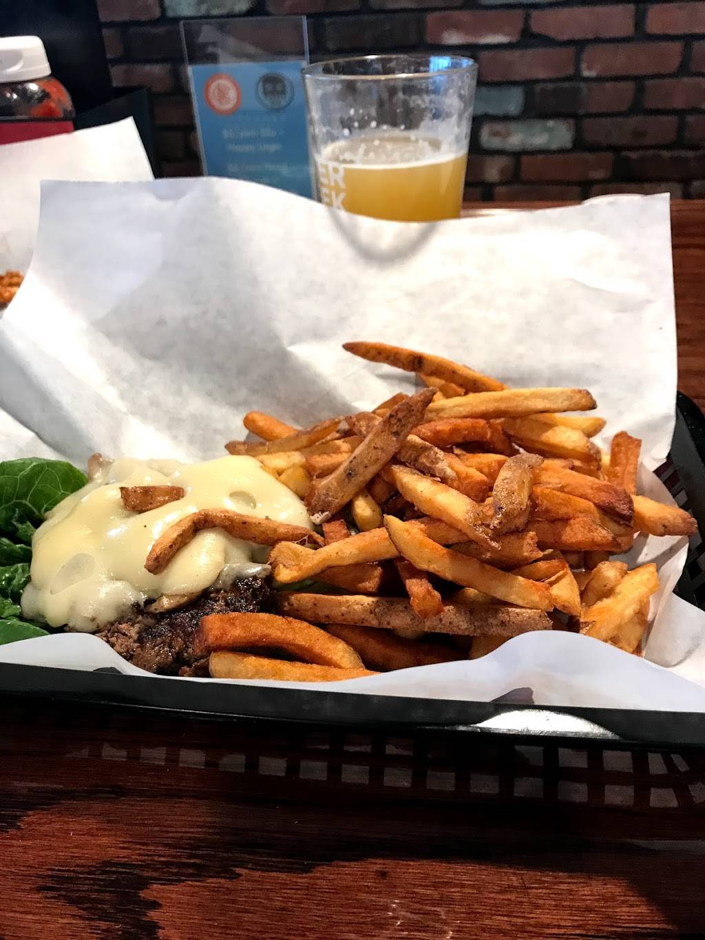 Burger Bar | restaurant | 831-825 VT-15, Colchester, VT 05446, USA | 8024895967 OR +1 802-489-5967