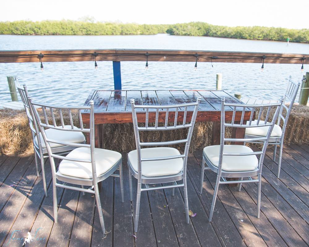 Hooks Waterfront Bar and Grill | restaurant | 611 Destiny Dr, Ruskin, FL 33570, USA | 8139381152 OR +1 813-938-1152