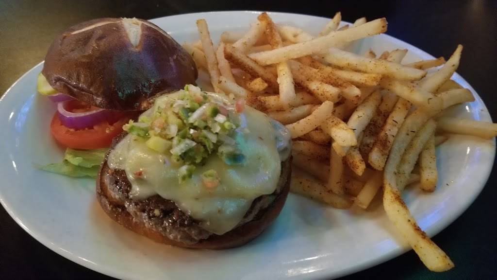 Crazy​ ​​Pour Sports Bar | restaurant | 105 North Ave, Villa Park, IL 60181, USA | 6307580099 OR +1 630-758-0099