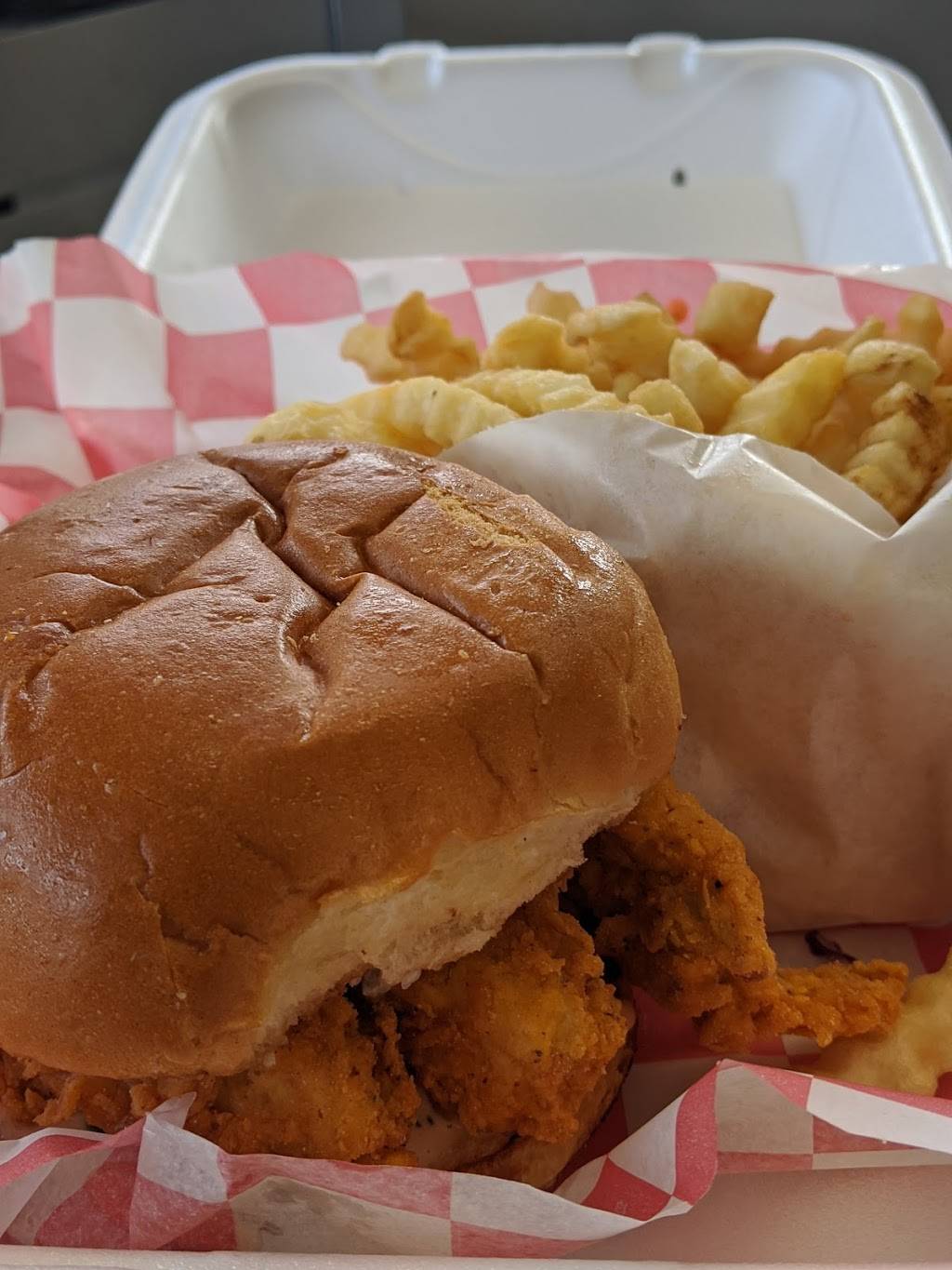 The Crispy Chick | restaurant | 5618 Woodland Ave, Cleveland, OH 44104, USA | 2163314700 OR +1 216-331-4700