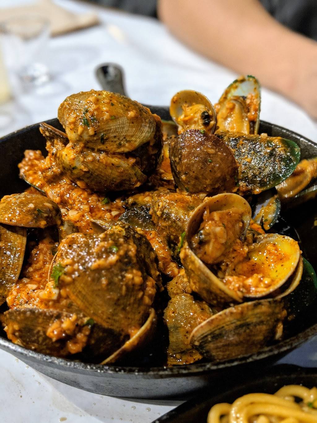 On The Hook | restaurant | 2445 E Imperial Hwy ste m, Brea, CA 92821, USA | 7146715886 OR +1 714-671-5886