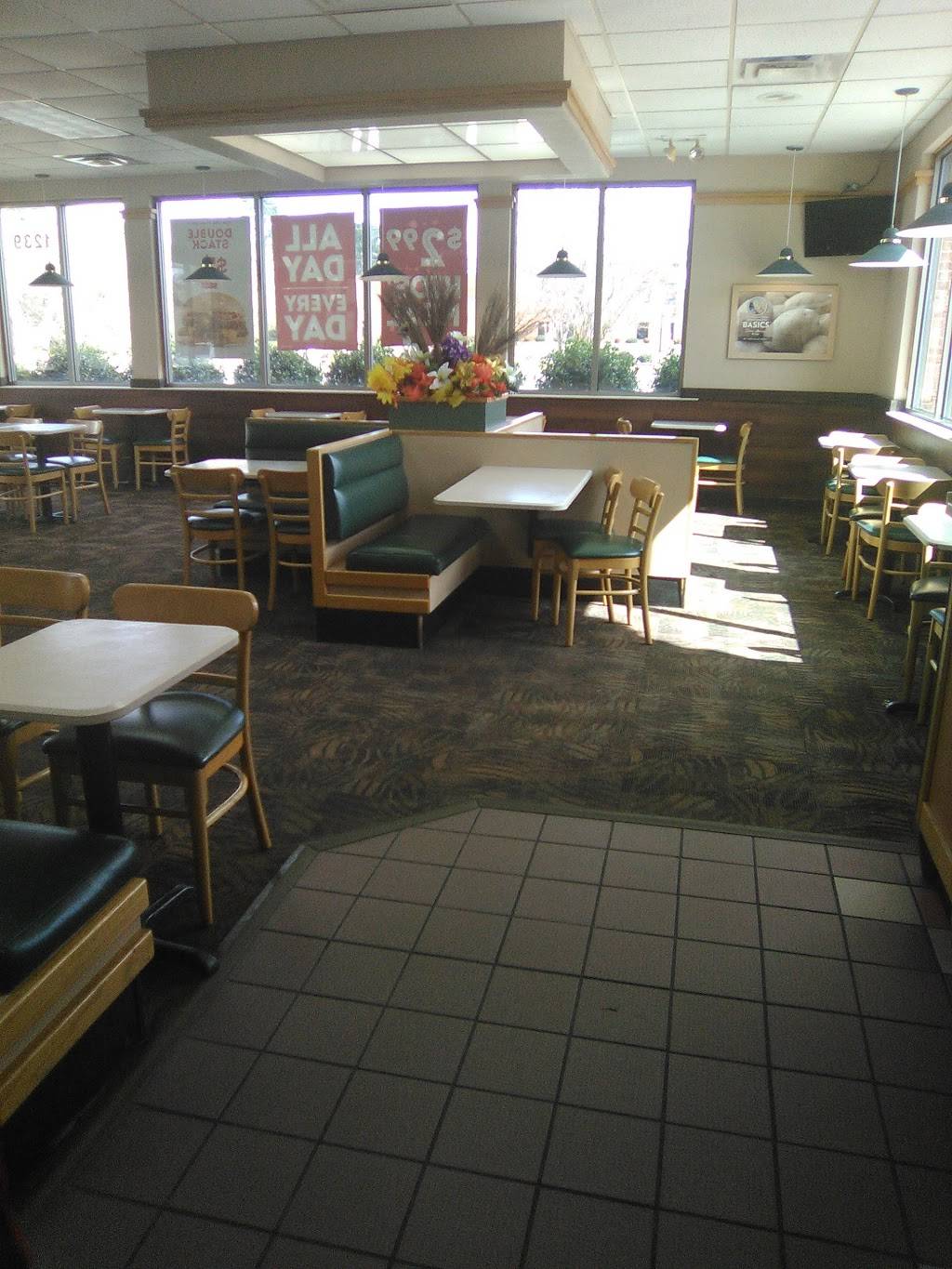 Wendys | restaurant | 1239 N Road St, Elizabeth City, NC 27909, USA | 2523351585 OR +1 252-335-1585