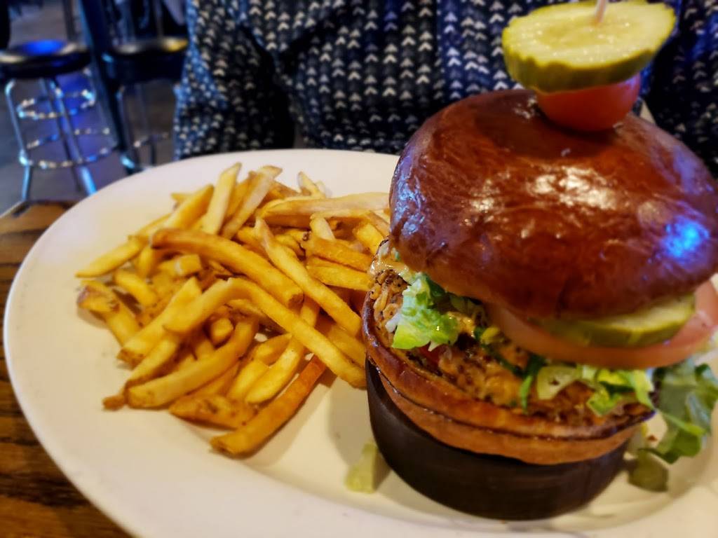 Cooms Corner Sports Grill | restaurant | 1225 E 9th St, Lockport, IL 60441, USA | 8158384420 OR +1 815-838-4420