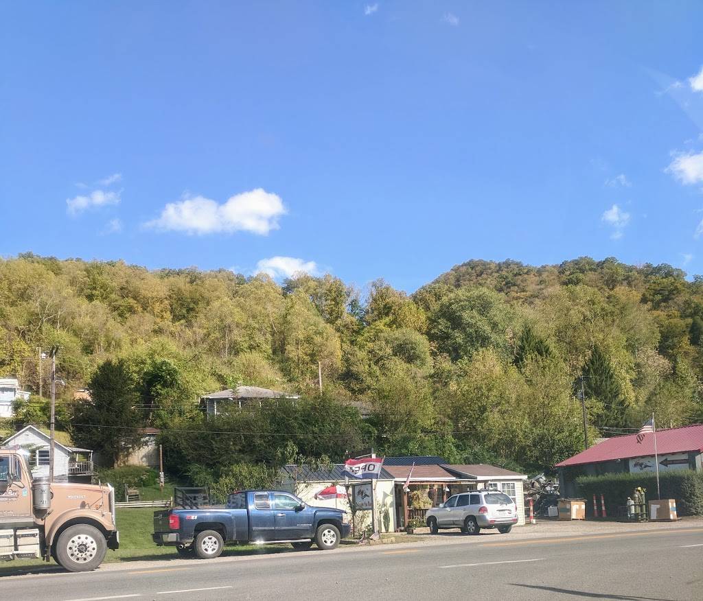 Dogs on the Run | restaurant | 60 Old Town Rd, Handley, WV 25102, USA | 6812218000 OR +1 681-221-8000