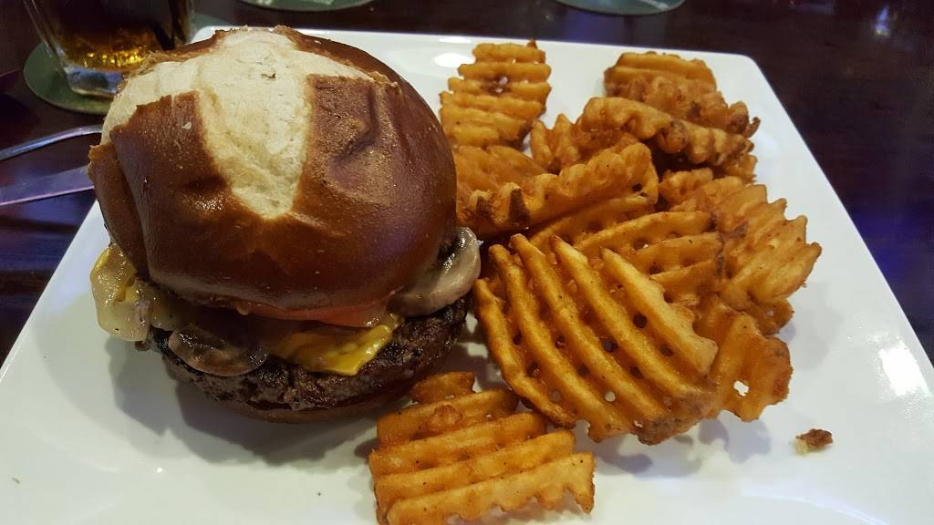 North Side Bar & Grill | restaurant | 499 Pennsylvania Ave, Glen Ellyn, IL 60137, USA | 6304694602 OR +1 630-469-4602