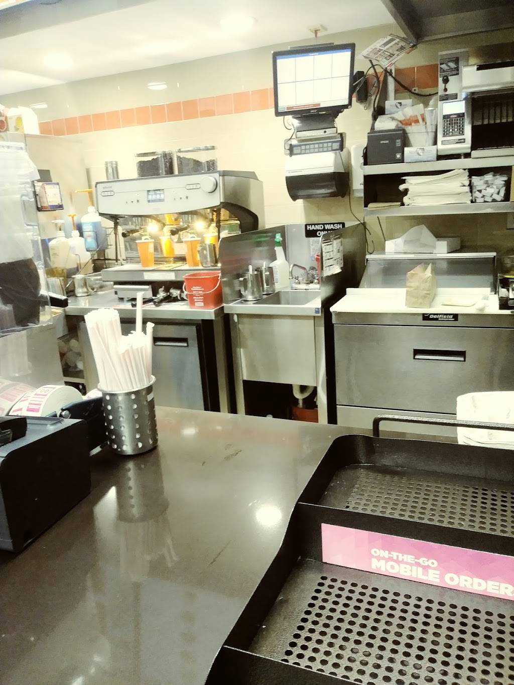 Dunkin Donuts | cafe | 6 Main Ave, Wallington, NJ 07057, USA | 9734580570 OR +1 973-458-0570