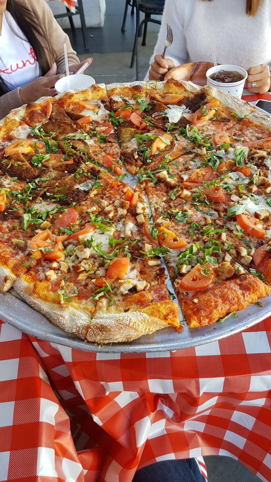 Mulberry Street Pizzeria | restaurant | 347 N Canon Dr, Beverly Hills, CA 90210, USA | 3102478998 OR +1 310-247-8998