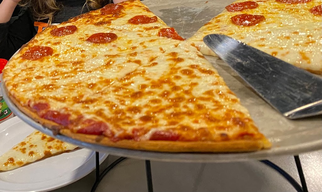 Plates & Pours | restaurant | 199 IL-84 Ste. 2, Cordova, IL 61242, USA | 3099874060 OR +1 309-987-4060