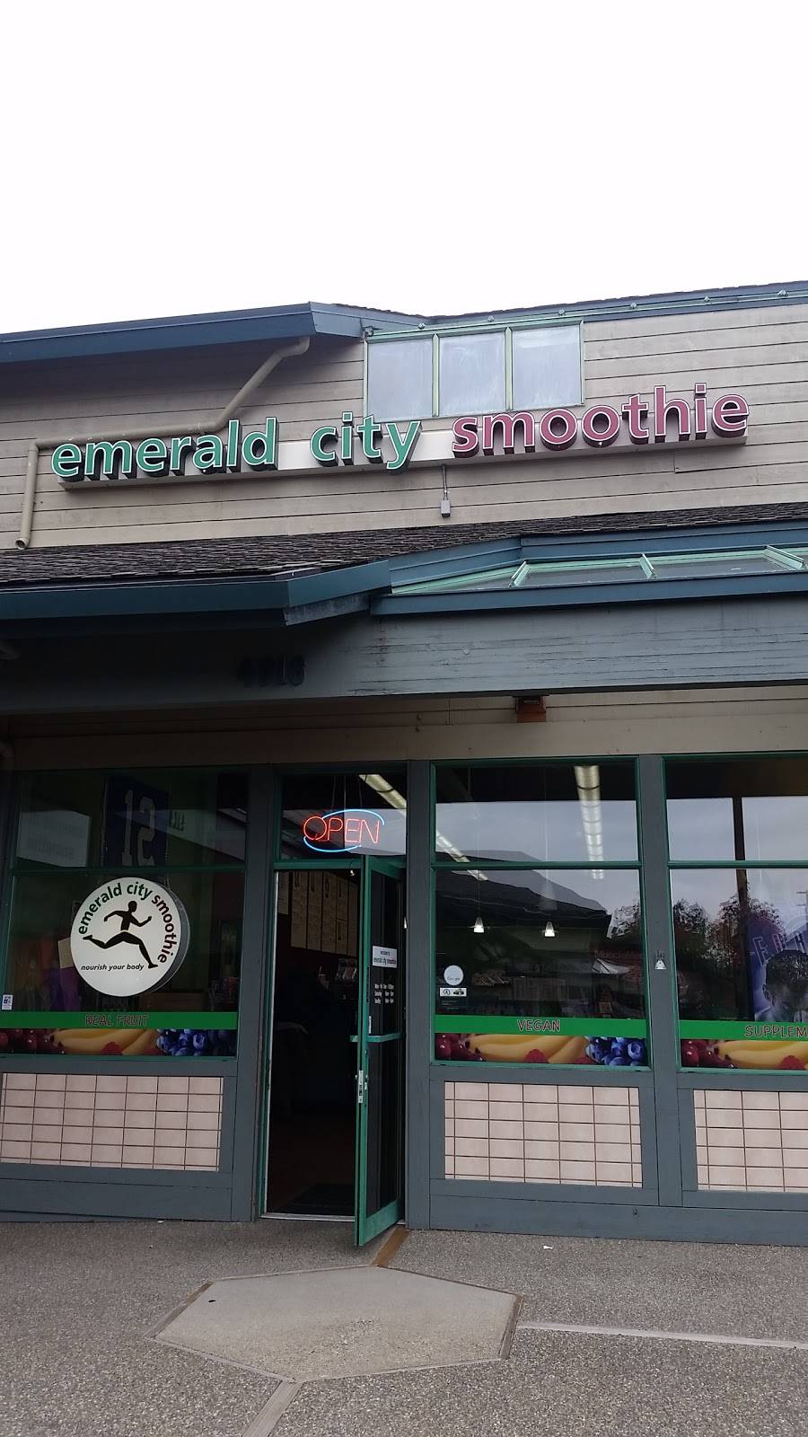 Emerald City Smoothie | restaurant | 4916 Point Fosdick Dr, Gig Harbor, WA 98335, USA | 2535148021 OR +1 253-514-8021