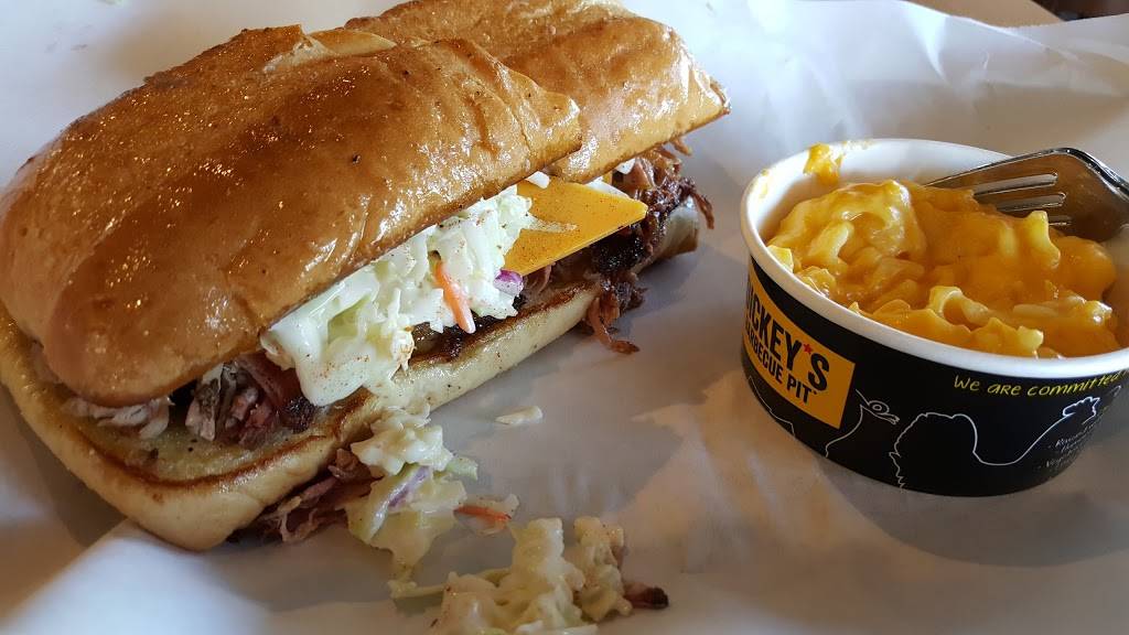 Dickeys Barbecue Pit | restaurant | 79775 CA-111, La Quinta, CA 92253, USA | 7608633777 OR +1 760-863-3777