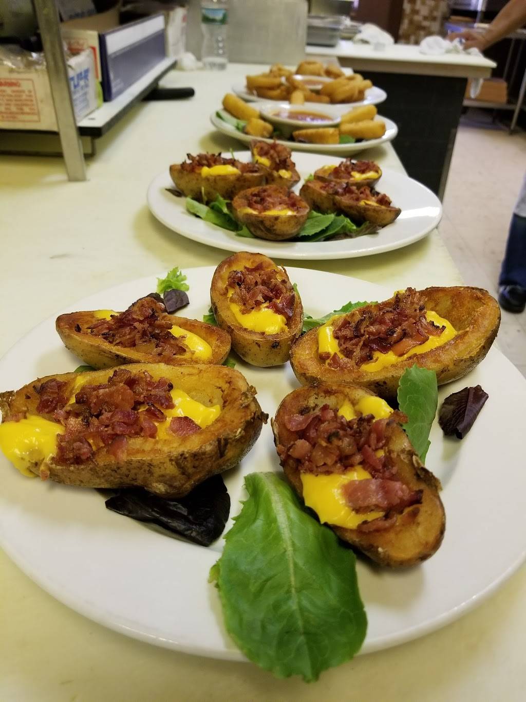 Tinas Pizza | meal delivery | 1470 S Olden Ave, Trenton, NJ 08610, USA | 6098909090 OR +1 609-890-9090