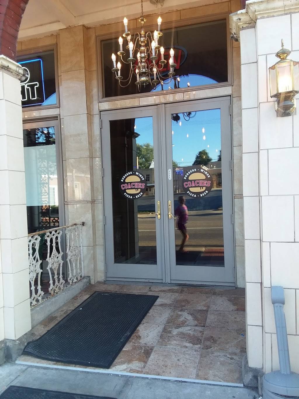 Coaches Burger Bar Salem | restaurant | 635 E State St, Salem, OH 44460, USA | 2345674880 OR +1 234-567-4880