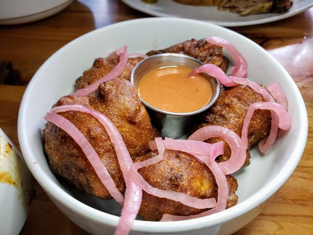 Slows Bar BQ | restaurant | 2138 Michigan Ave, Detroit, MI 48216, USA | 3139629828 OR +1 313-962-9828