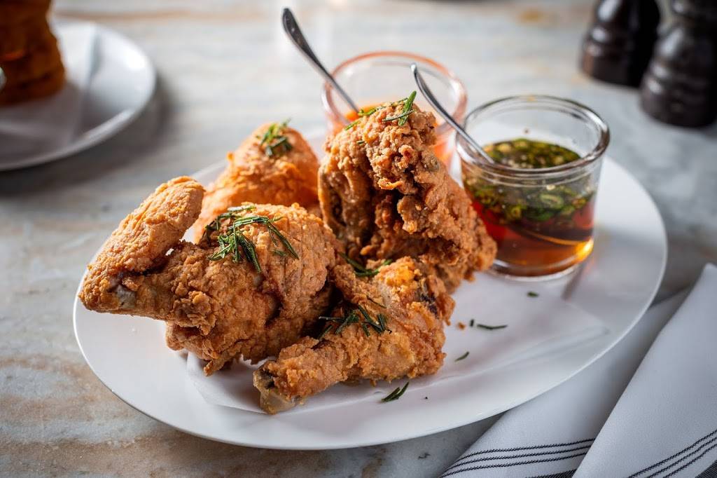 Eight Bar and Patio | restaurant | 8 W Maple St #1, Chicago, IL 60610, USA | 3129448888 OR +1 312-944-8888