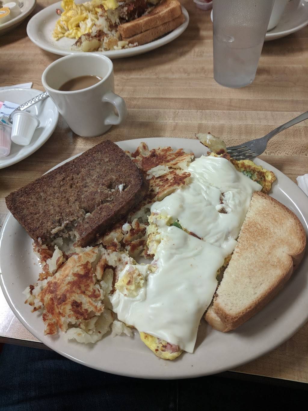 Famous Restaurant | restaurant | 652 W Market St, York, PA 17401, USA | 7178482300 OR +1 717-848-2300