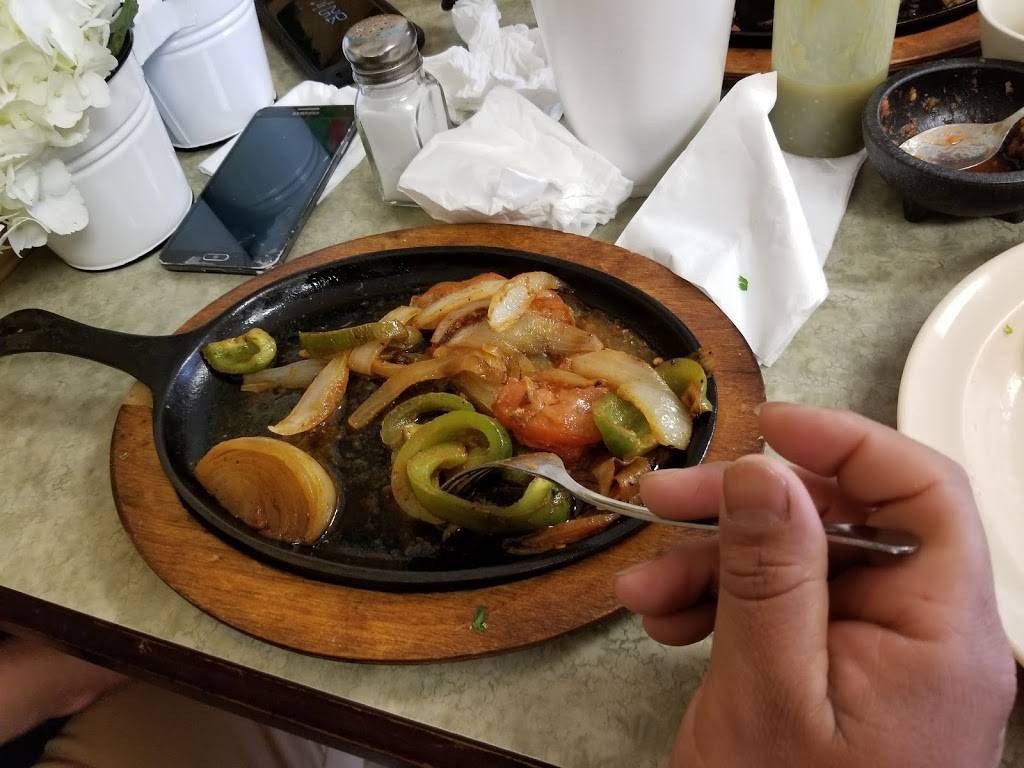 Los Portales | restaurant | 2 E Main St, Chicago Heights, IL 60411, USA | 7087547004 OR +1 708-754-7004