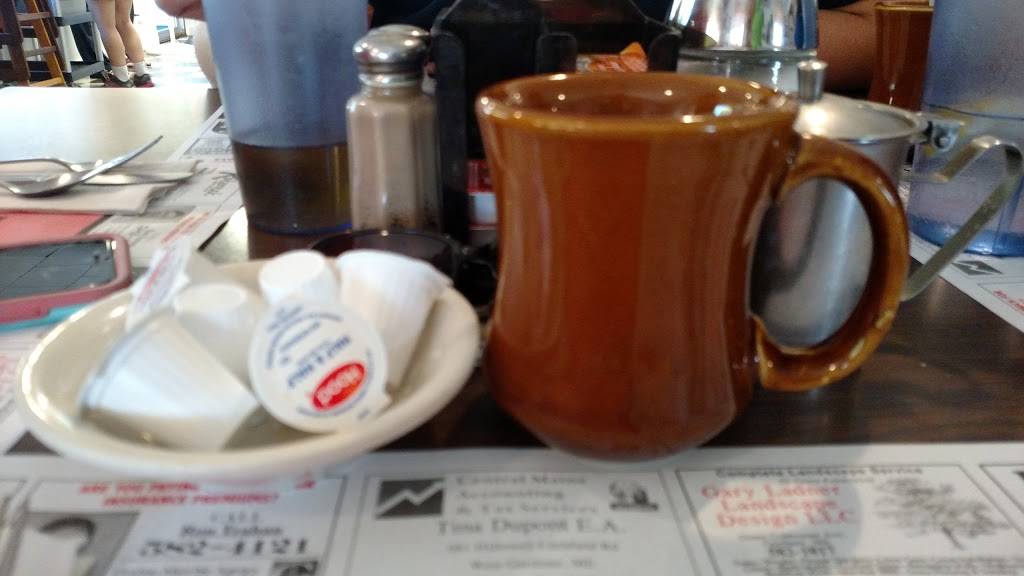 Daves Diner | restaurant | 390 Brunswick Ave, Gardiner, ME 04345, USA | 2075880022 OR +1 207-588-0022