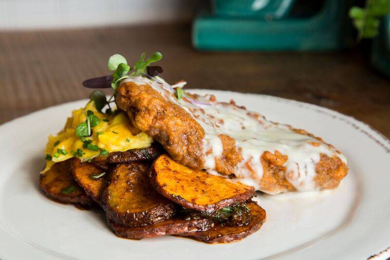 Drawl Southern Cookhouse & Whiskey Room | restaurant | 2423 N Clark St, Chicago, IL 60614, USA | 7736878111 OR +1 773-687-8111