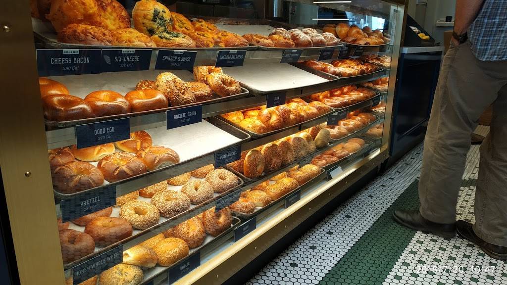 Noahs Bagels | cafe | 2075 Chestnut St, San Francisco, CA 94123, USA | 4157752910 OR +1 415-775-2910