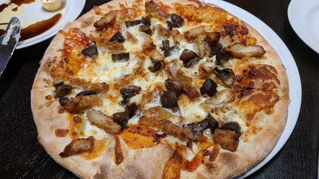 Corrados Restaurant & Bar | restaurant | 38 Baldwin St, Whitby, ON L1M 1A2, Canada | 9056553100 OR +1 905-655-3100