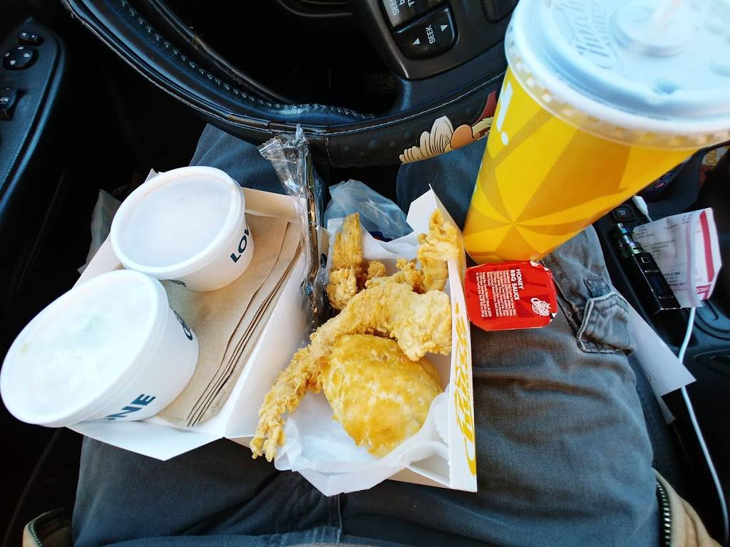 Churchs Chicken | restaurant | 3525 N Grand Blvd, St. Louis, MO 63107, USA | 3146527172 OR +1 314-652-7172