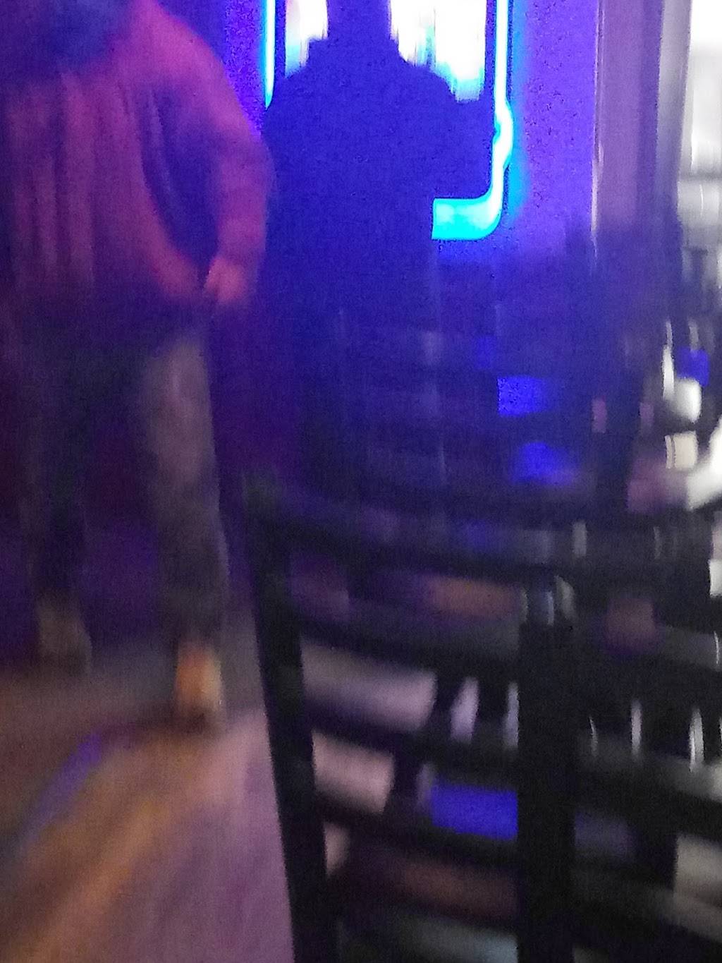 Plaza Pub | restaurant | 6202 Douglas Ave, Des Moines, IA 50322, USA | 5153340871 OR +1 515-334-0871