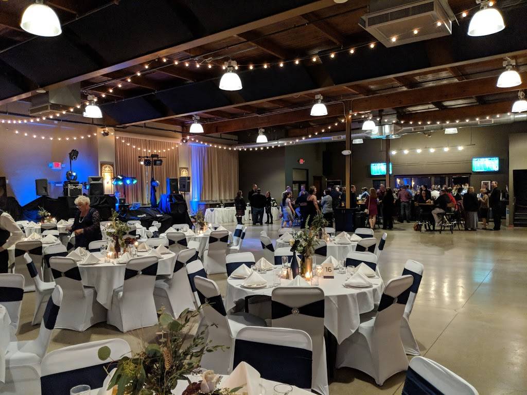 Green Bay Distillery | restaurant | 835 Mike McCarthy Way, Ashwaubenon, WI 54304, USA | 9203934403 OR +1 920-393-4403