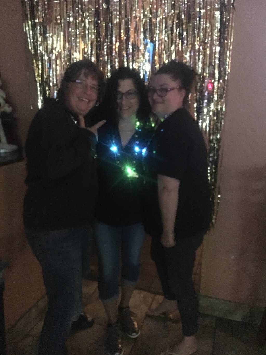 Rachels place | restaurant | 10061 W Hillsborough Ave, Tampa, FL 33625, USA | 8133743957 OR +1 813-374-3957