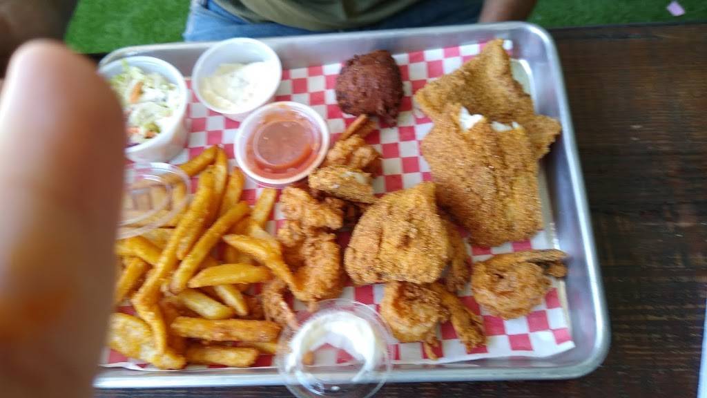 Ski Shores Cafe | restaurant | 1530 Barton Springs Rd, Austin, TX 78704, USA | 7372225600 OR +1 737-222-5600