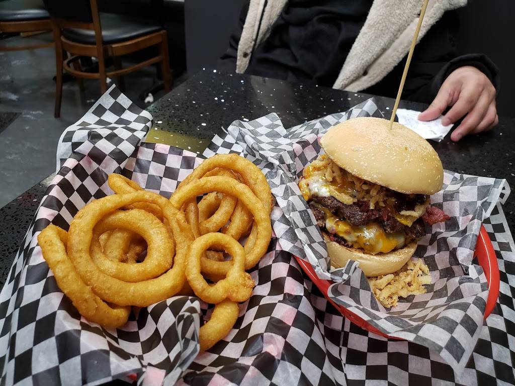 Mini Moes Burgers Fries and Funnel Cakes | restaurant | 1961 Lawrence Ave E #1, Scarborough, ON M1R 2Y8, Canada | 6473516637 OR +1 647-351-6637