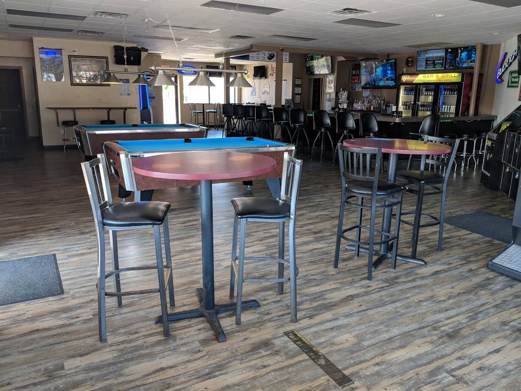 v3 Bar & Grill | restaurant | 2056 Main St, Green Bay, WI 54302, USA | 9205445479 OR +1 920-544-5479