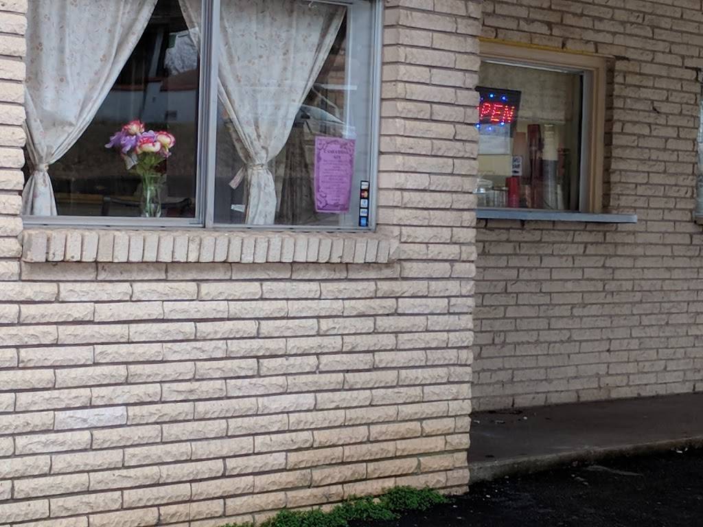 Wandas Country Kitchen | restaurant | 301 Broadway St, South Fulton, TN 38257, USA | 7312712002 OR +1 731-271-2002