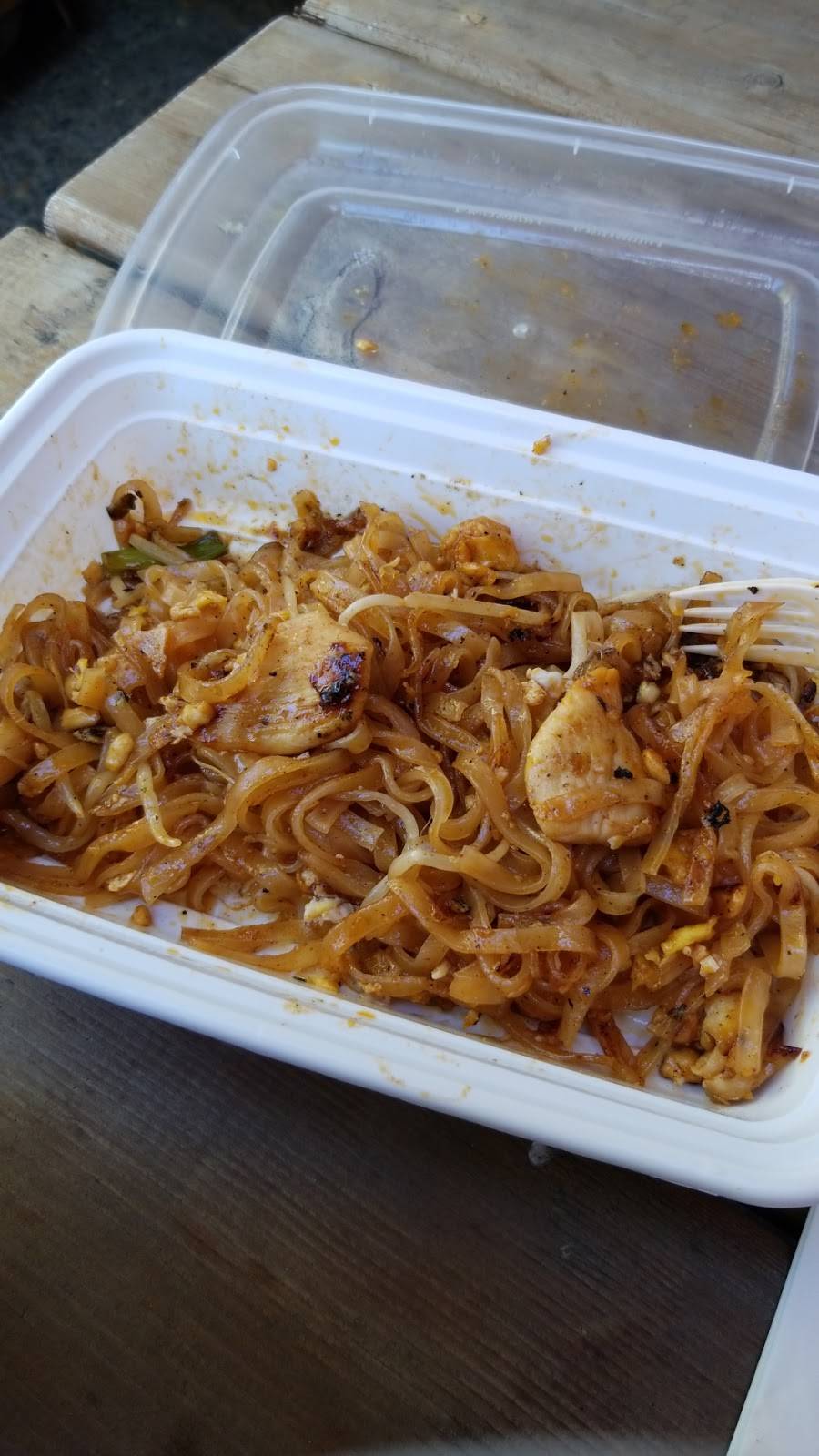 Sawasdee Thai Food cart | restaurant | 1401 NW 19th Ave, Portland, OR 97209, USA | 9713027264 OR +1 971-302-7264