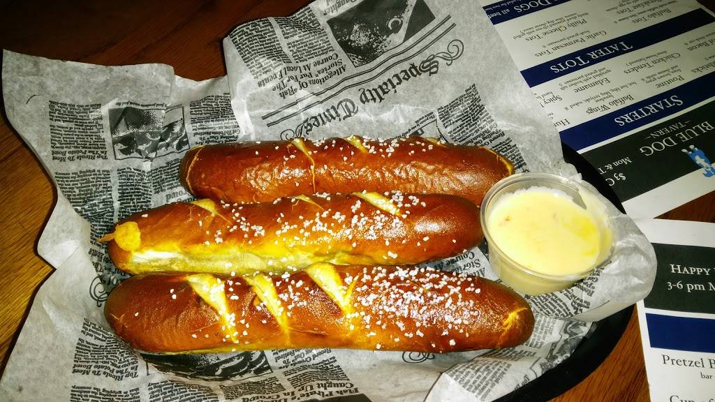 Blue Dog Tavern | restaurant | 638 Stocking Ave NW, Grand Rapids, MI 49504, USA | 6166086050 OR +1 616-608-6050